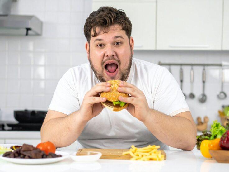 Colesterolo alto: come abbassarlo senza farmaci e cosa mangiare
