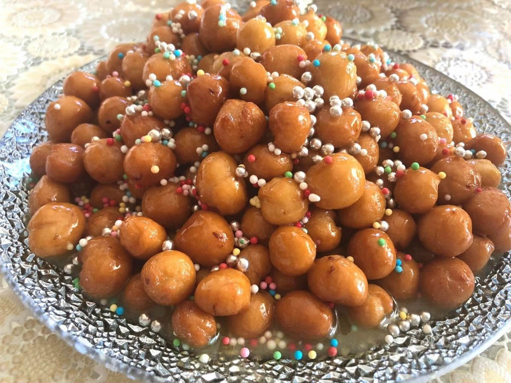 Struffoli napoletani, la vera ricetta di un dolce di Natale Struffoli napoletani, la vera ricetta di un dolce di Natale