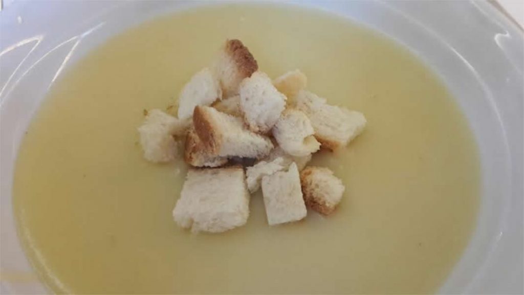 Crema di patate con crostini di pane