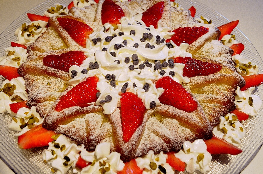 Soffice-fior-di-fragola-un-dolce-per-la-Festa-della-donna Dolce-Soffice-fior-di-fragola-con-panna