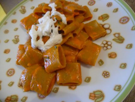 Paccheri-di-teff-con-crema-di-peperoni-e-burrata Paccheri-di-teff-con-crema-di-peperoni-e-burrata