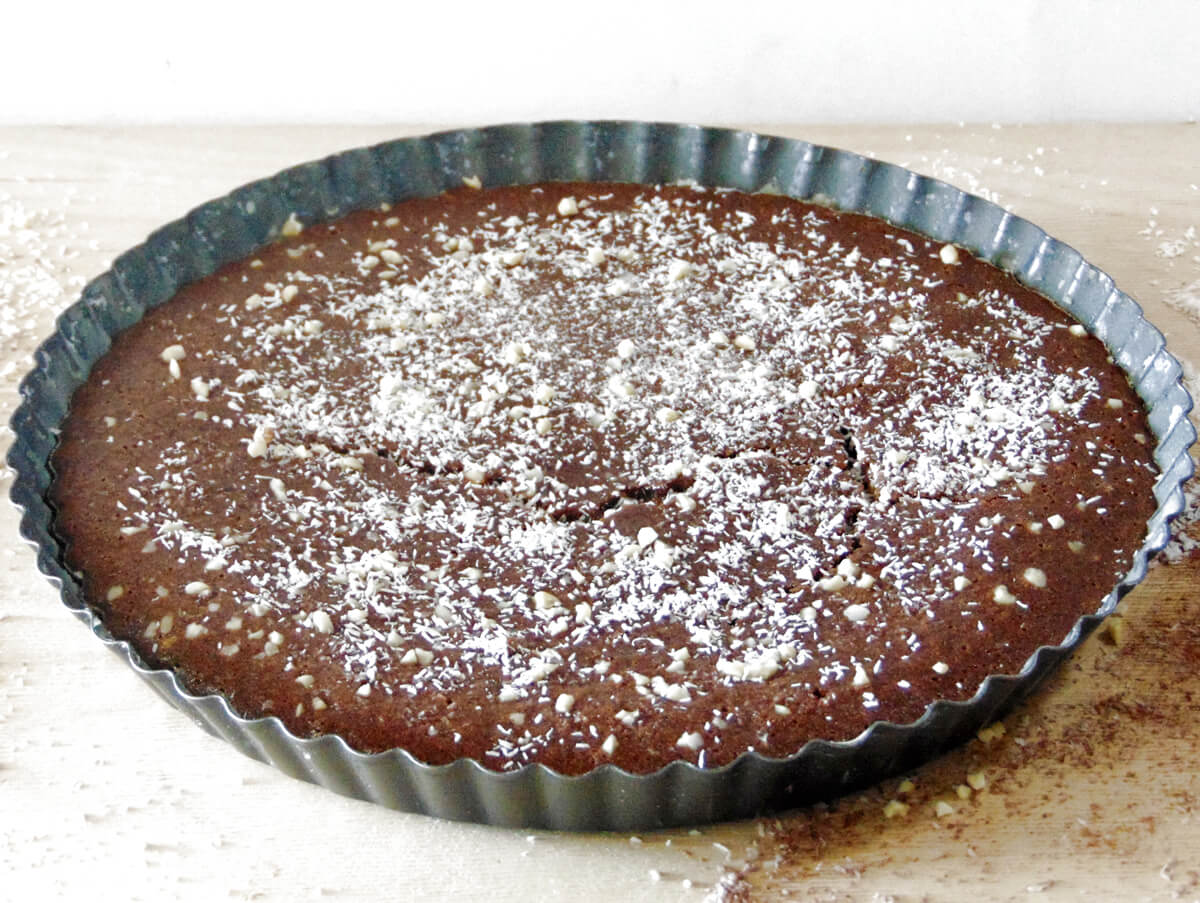 Torta con farina di castagne, cacao e cocco Torta con farina di castagne, cacao e cocco