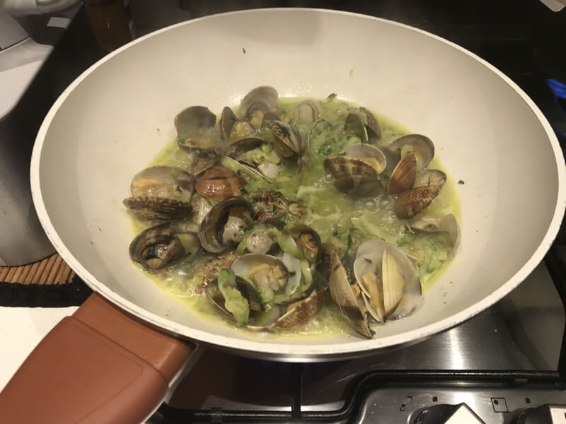 Spaghetti con vongole e zucchine, ricetta semplice