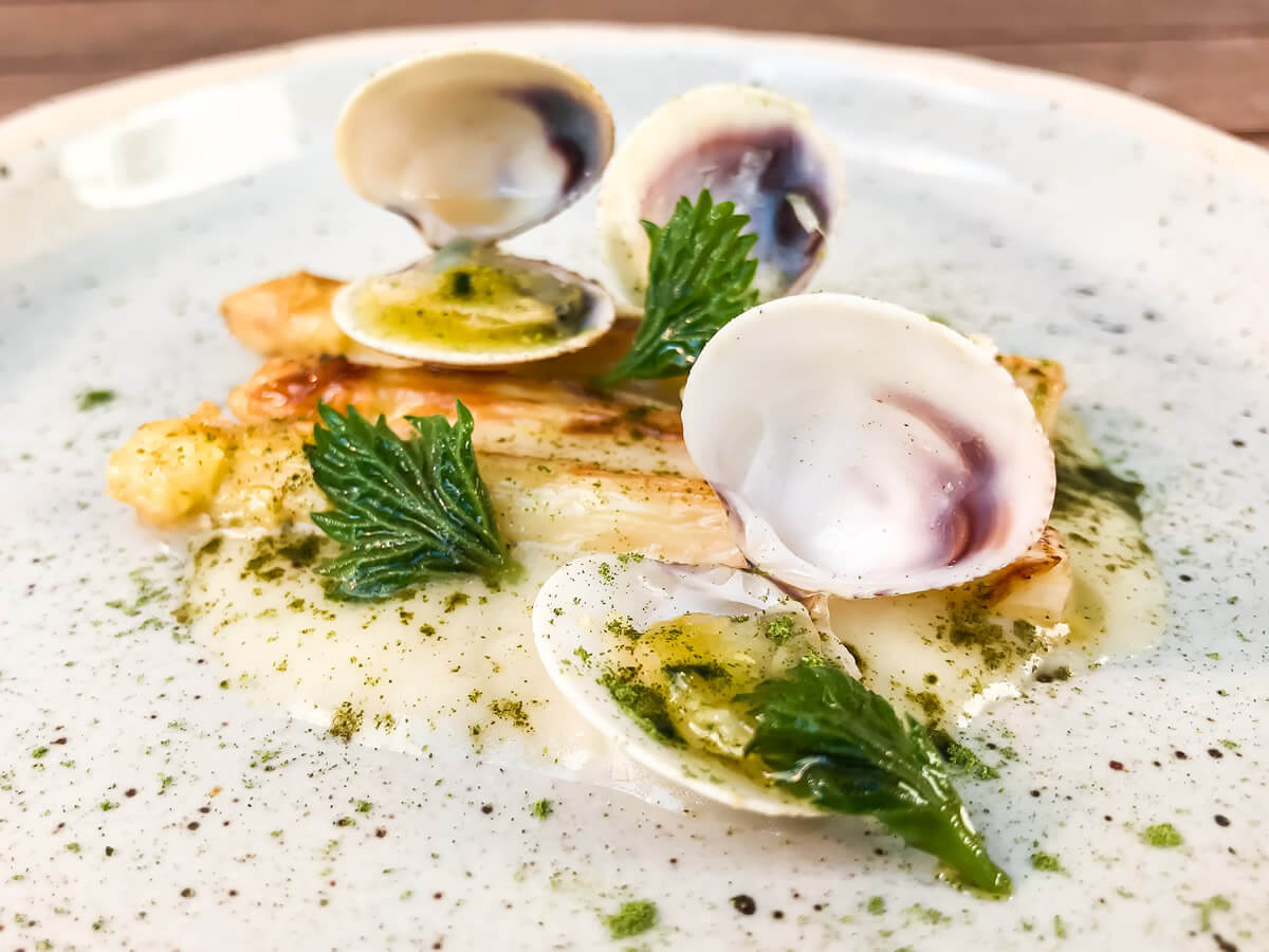 Ricetta dei Lupini di mare, asparagi bianchi, ortica e mela verde