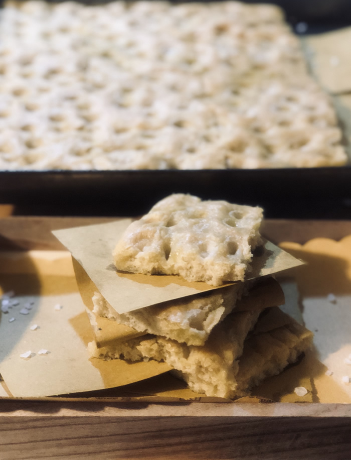 Segreti della vera focaccia genovese o fugassa: come farla a casa Ricetta della Segreti della vera focaccia genovese