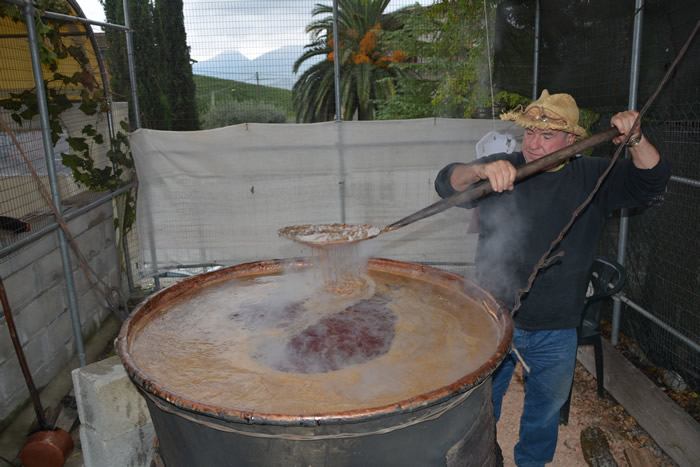 Tutto sul vino cotto: storia, procedimento, proprietà teraupetiche Come si produce il vino cotto