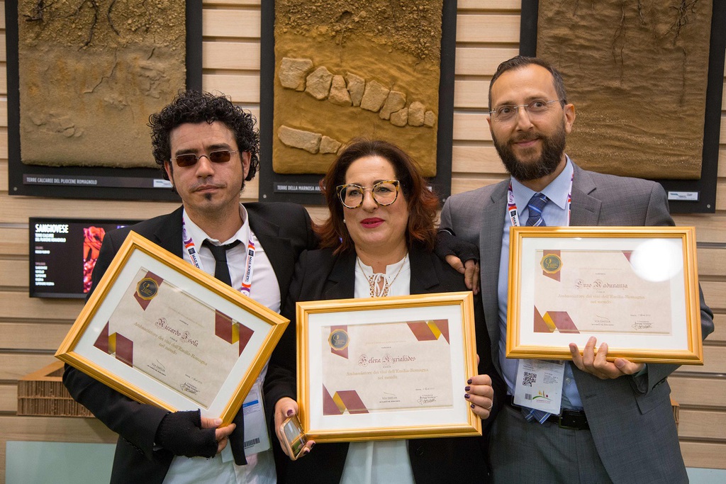 Vincitori Premio Carta Canta: due premiati de La Gazzetta del Gusto Chi sono gli ambasciatori del vino dell'Emilia Romagna