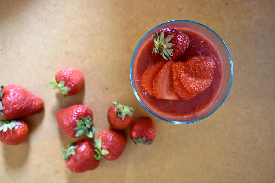 Panna cotta alle fragole: la ricetta passo a passo Come fare la Panna cotta alle fragole