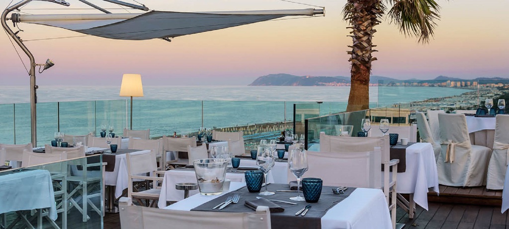 Aperitivo e cena vista mare in Riviera: 10 indirizzi da provare Aperitivo e cena vista mare in Riviera Romagnola