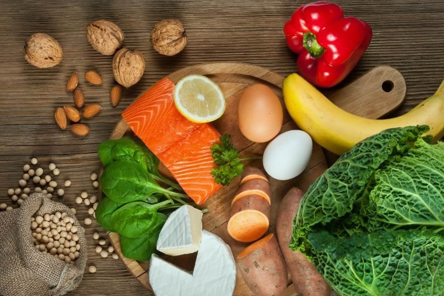 Quali sono i 10 cibi che fanno bene ai capelli Gli alimenti per avere capelli nutriti, forti e in salute