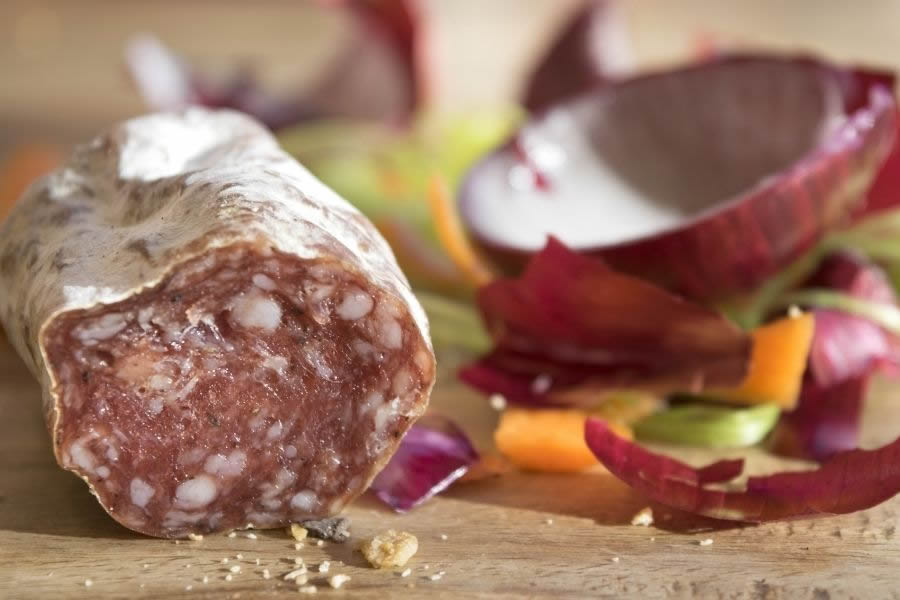 Salumi e carni dell’Umbria: storia e arte della norcineria