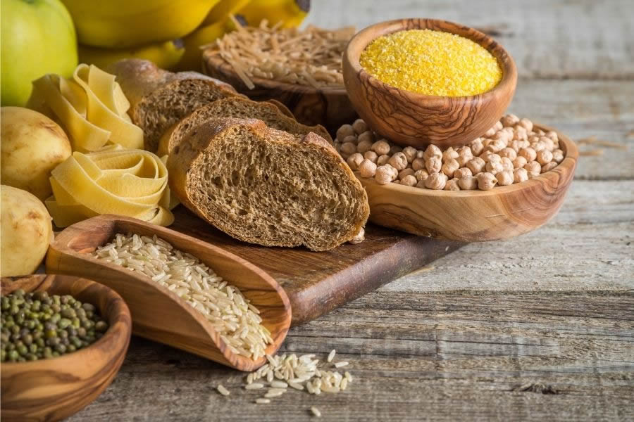 Pane e carboidrati nella dieta dimagrante Si possono mangiare pane e carboidrati nella dieta?