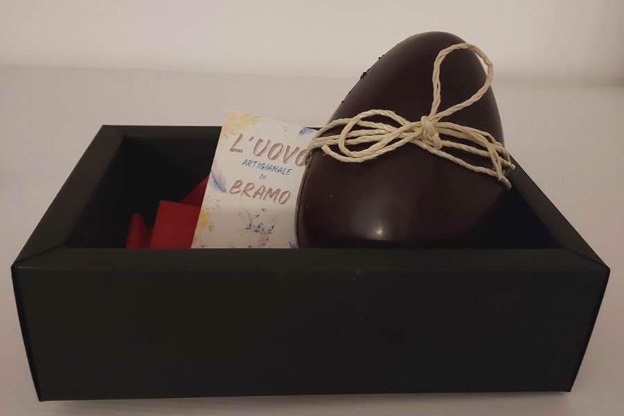 Uovo al cioccolato di Tommaso Perrucci