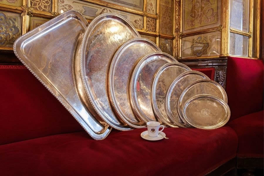 Alle prese con il servizio al vassoio: il libro di Igor Battistin Alle prese con il servizio al vassoio: il libro di Igor Battistin