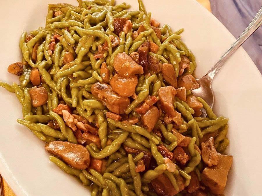 Gli strigoli con funghi e pancetta del Fantino Gli strigoli con funghi e pancetta del Fantino