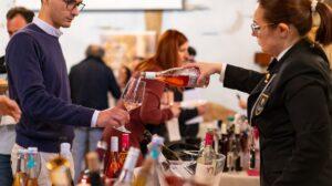 Degustazione sui vini rosati a Rosa Positivo 2024 a Portobuffolè