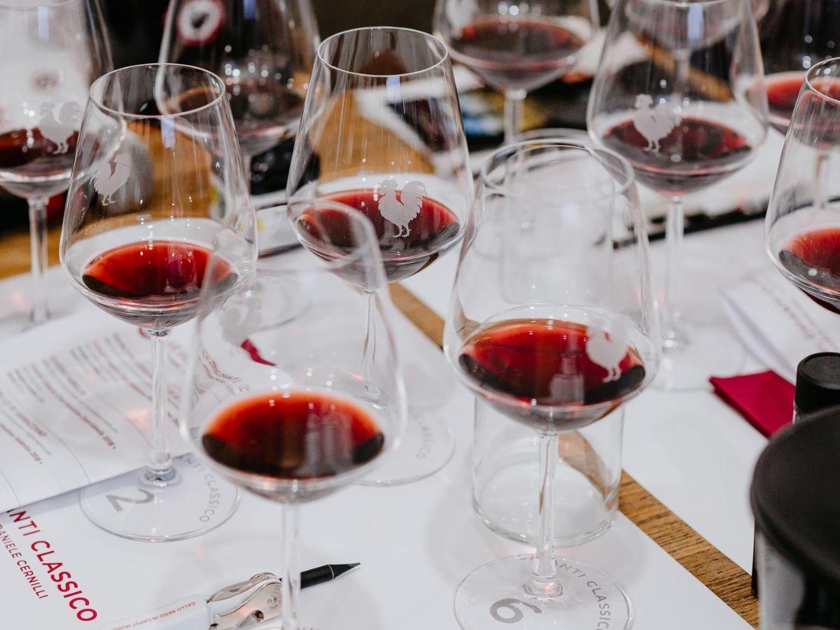 un momento della degustazione di vini a Vinòforum