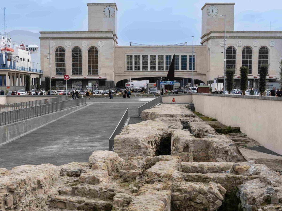 La Stazione Marittima di Napoli