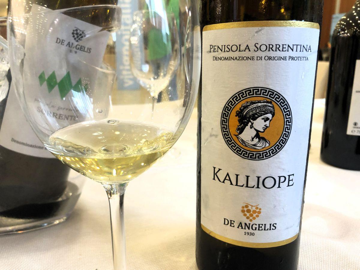 Kalliope è il bianco di punta delle Cantine De Angelis