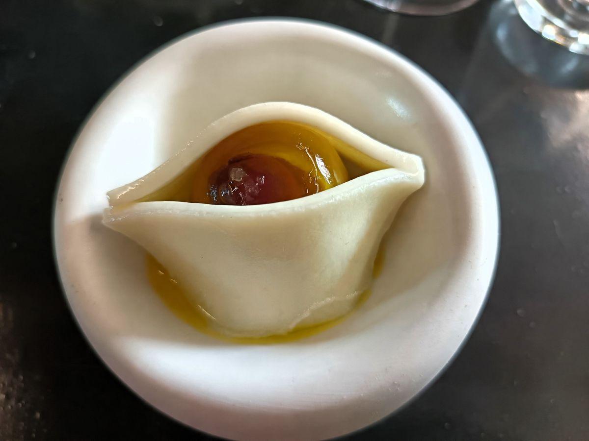 L'occhio di Polifemo ricreato nel piatto del ristorante Satricvm
