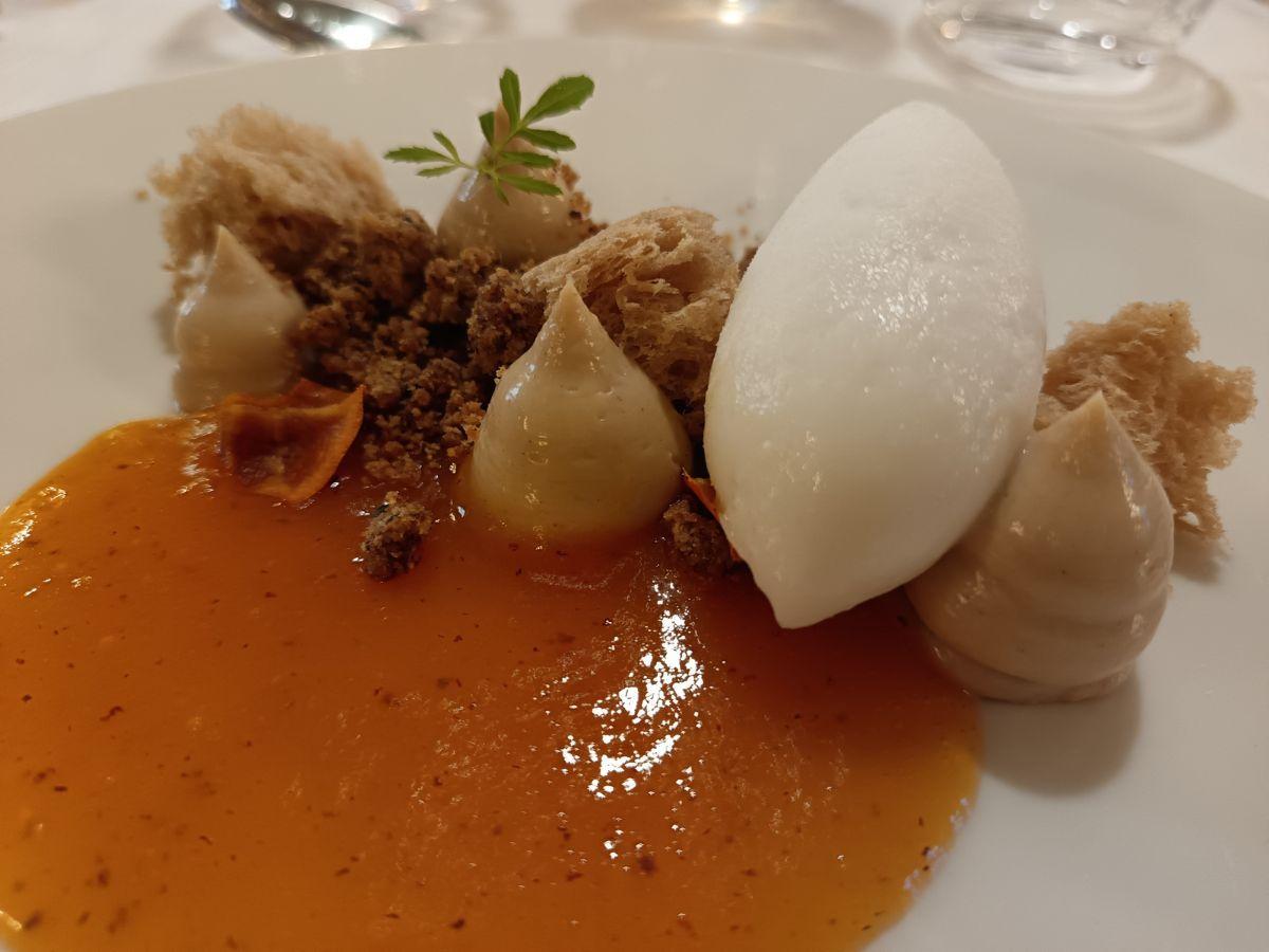 Il dessert Namelaka di nocciola e sake
