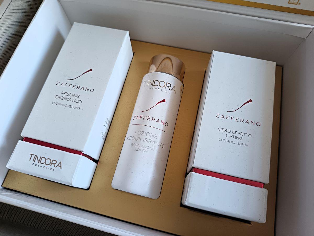 il set di prodotti allo zafferano di Tindora Cosmetics