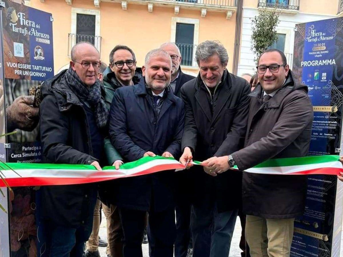 Le autorità aquilane durante l'inaugurazione