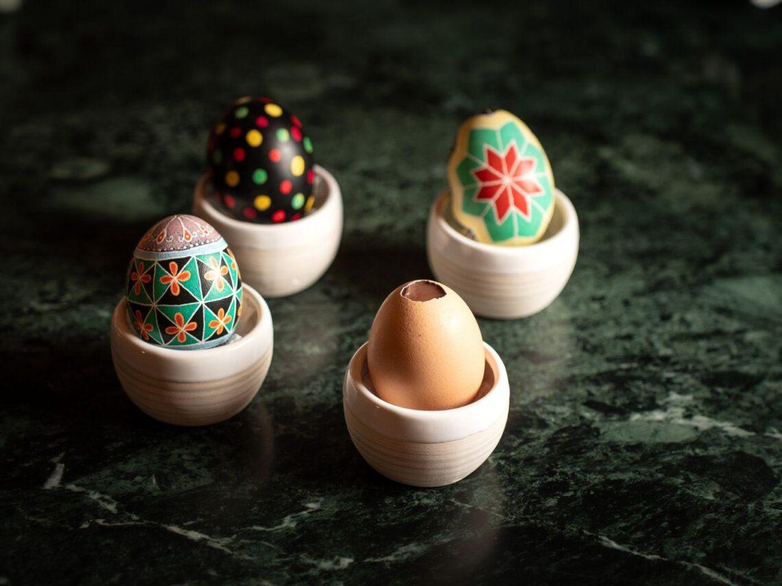 Uova a guscio del Caffè Rivoire, decorate con la Pysanka