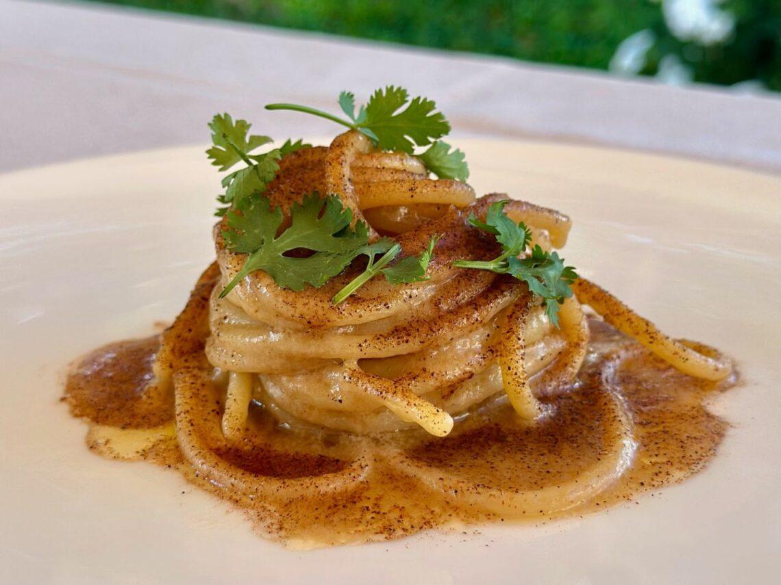 Spaghettone al burro affumicato, acciughe del Cantabrico e lime