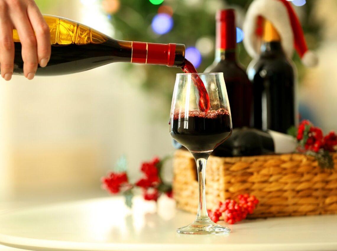 11 vini siciliani per Natale 2025: cosa bere oltre alle bollicine