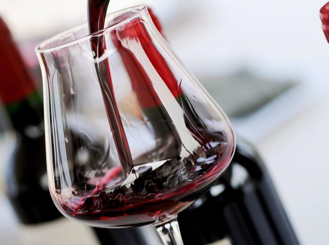 La passione degli Etruschi per il vino: cosa rivela oggi l’archeologia