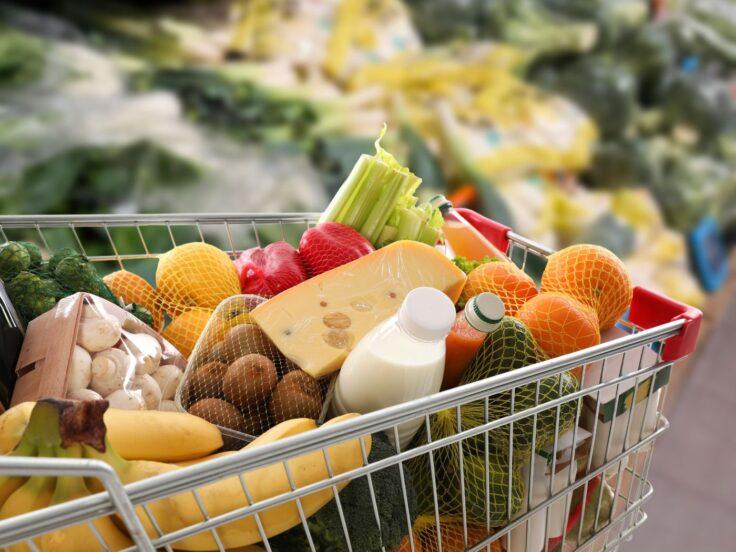 Volantino supermercati: perché guida ancora la spesa