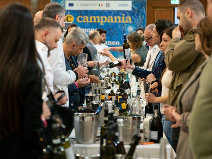 Momenti di degustazione di vino a VitignoItalia a Napoli