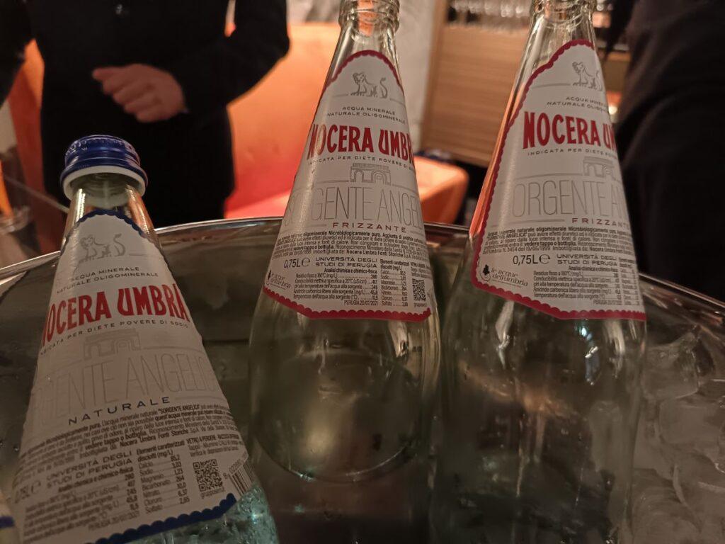 La bittiglia di vetro di Acqua Nocera Umbra: la nuova bottiglia per l'horeca