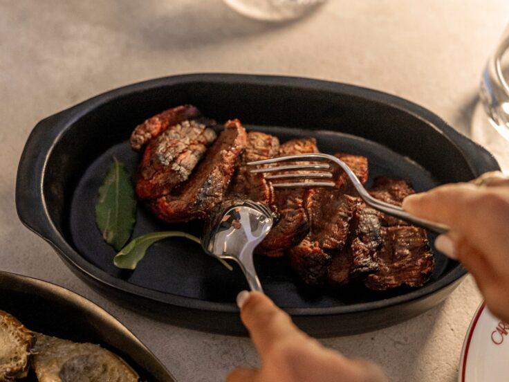 Carnissage a Milano: menu, carne dry aged e atmosfera a Brera