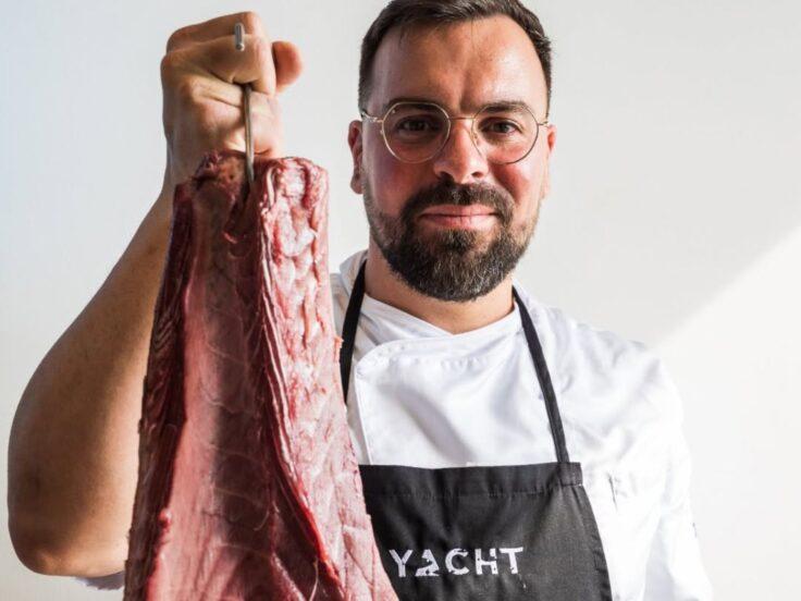 Pesce frollato e salumi di mare: la novità di Yacht a Ortigia