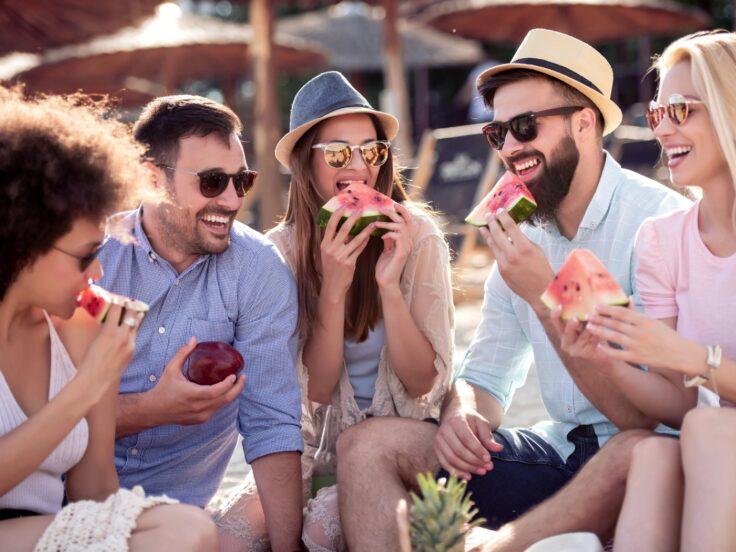 Pranzo al sacco in spiaggia: il lido può vietarlo? Cosa dice la legge